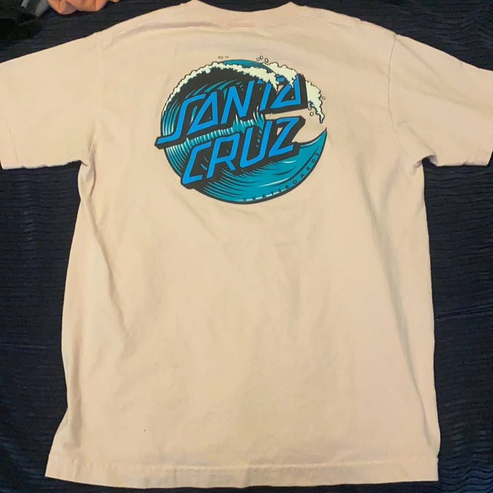 short sleeve, light pink Santa Cruz t-shirt